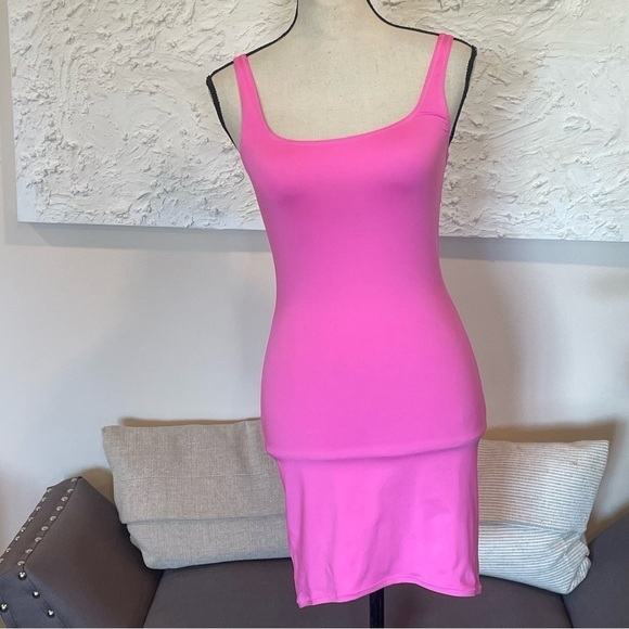 Skims SWIM TANK DRESS in TAFFY Pink size M (SW DRS 0005) LIMITED EDITION NWT - Picture 2 of 10